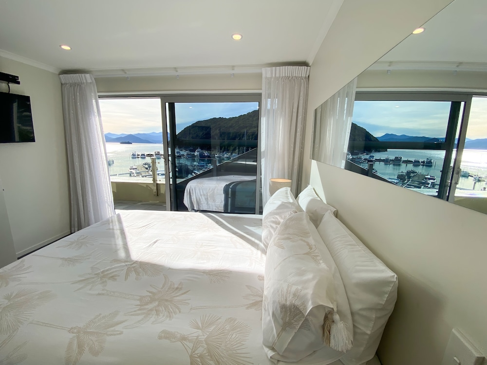 Oxley Subpenthouse 403
