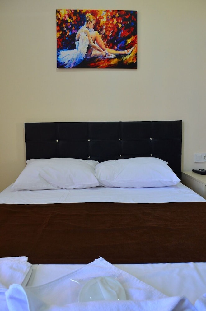 Economy Double Room photo 2