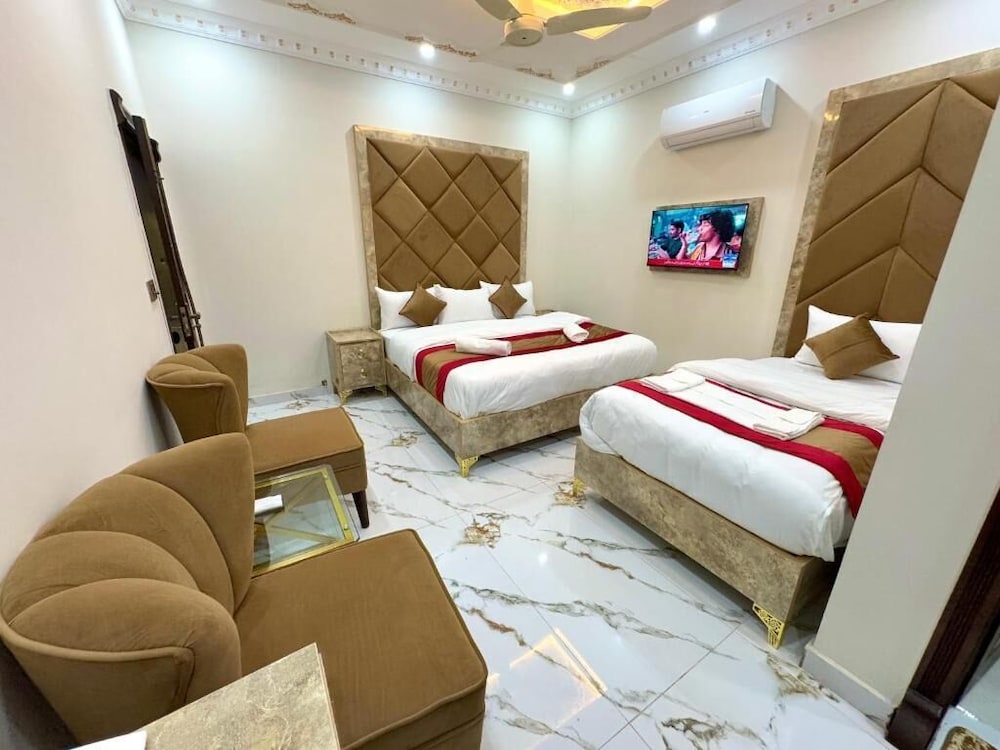 Deluxe Triple Room, City View