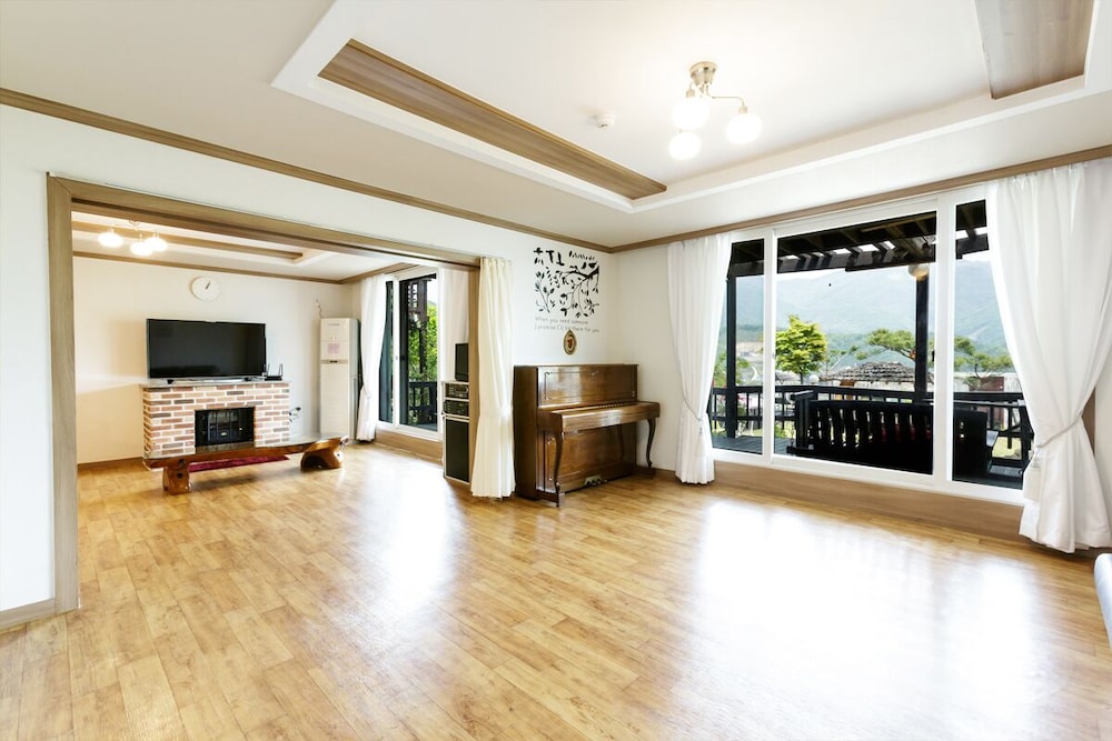 Condo (Ruby, Max 7 People) photo 1