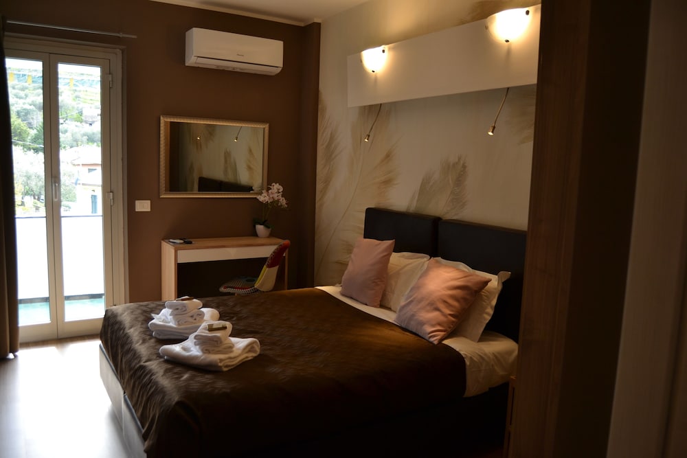 Double or Twin Room - Photo 2