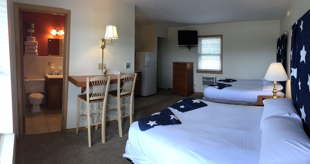Standard Room, 2 Double Beds photo 3