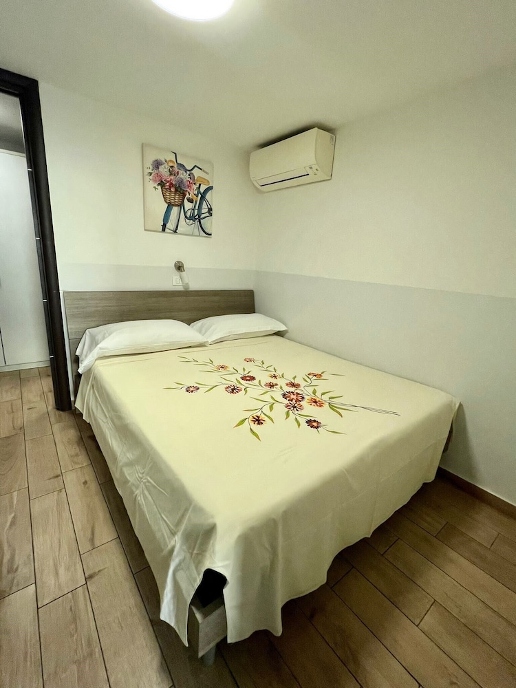 Economy Double Room photo 3