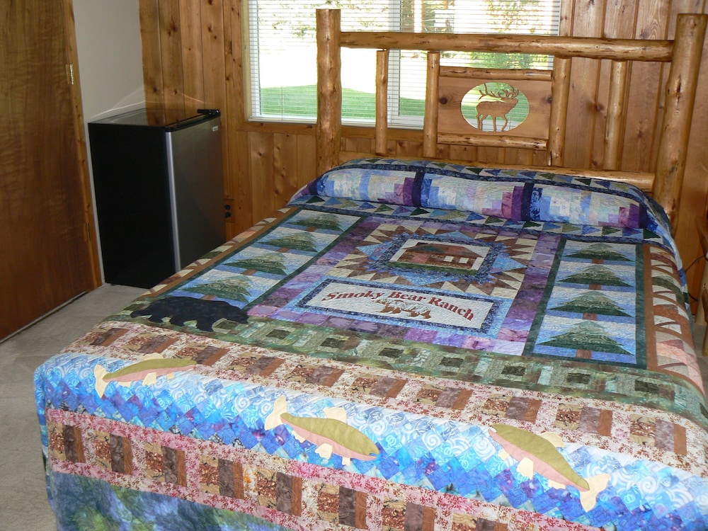 Standard Room, Mountain View (1 Queen Bed - Pine) photo 1