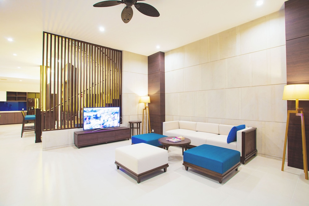 4 Bedroom Villa photo 3