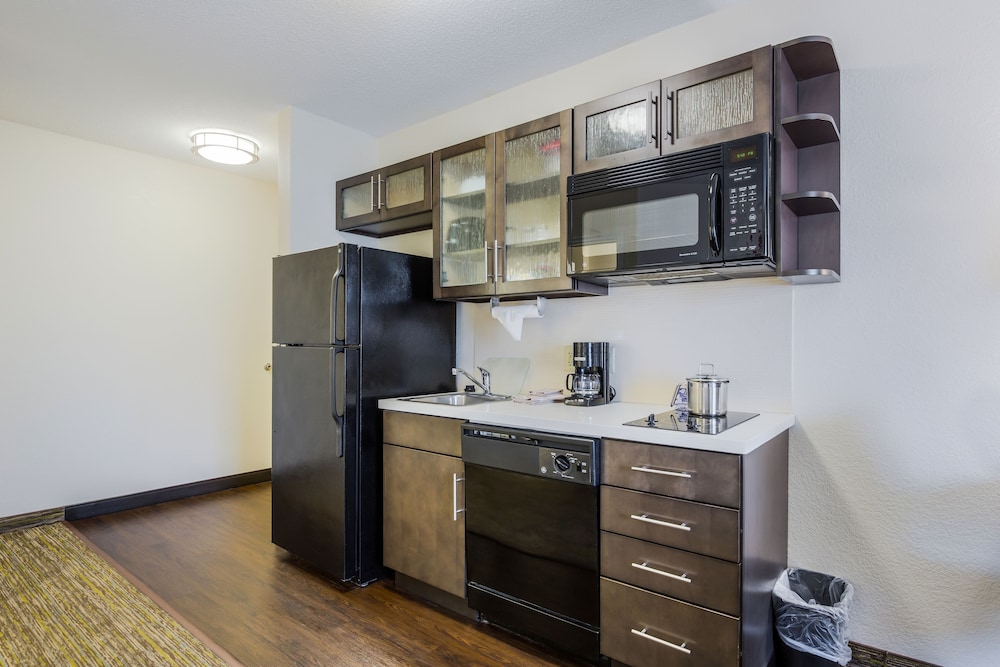 Studio Suite, 1 Queen Bed, Kitchen - Photo 10