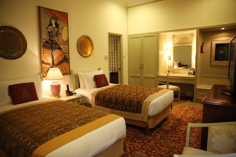 Luxury Room, 1 King Bed, Garden View photo 2