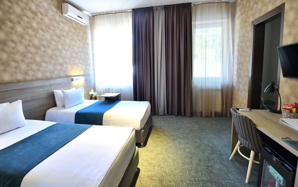 Twin room with parking spot photo 3