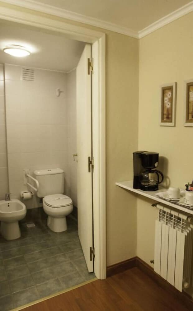 Basic Room, 1 Double Bed photo 2
