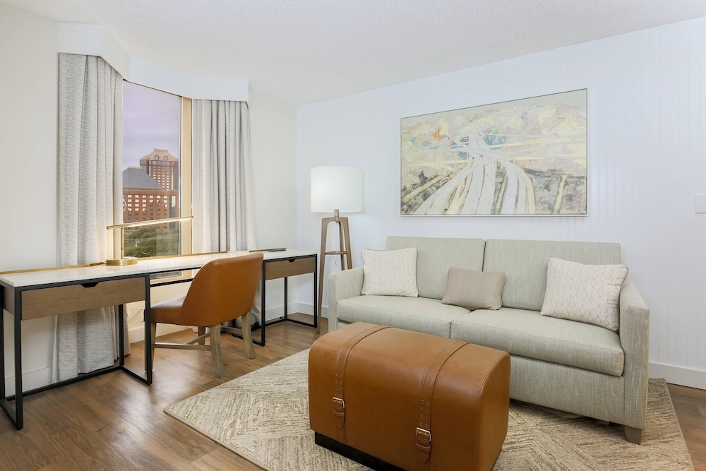 Suite, 1 Bedroom, City View - Photo 9