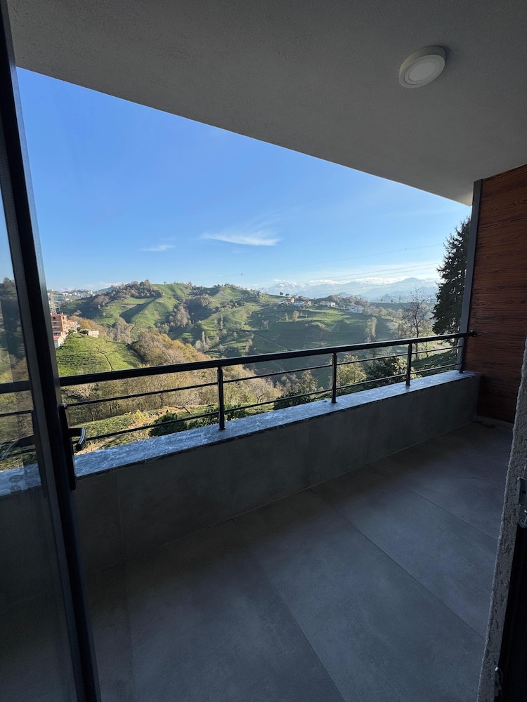 Deluxe Triple Room, Balcony, Mountain View photo 3