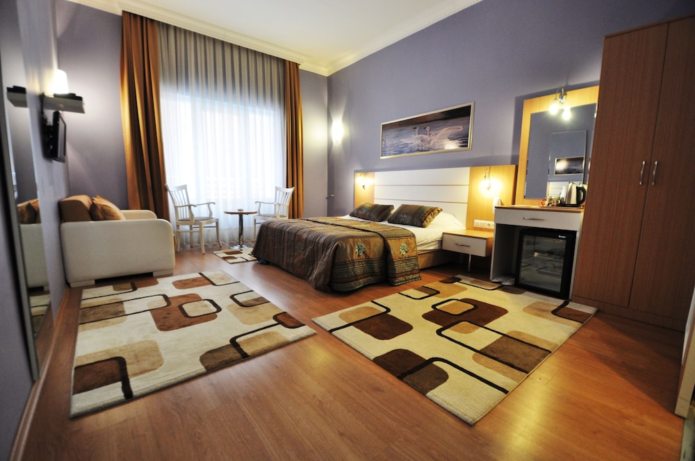 Basic Triple Room photo 3