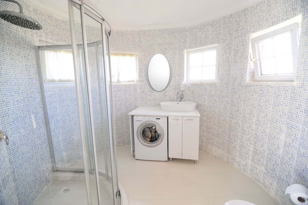 Villa photo 3