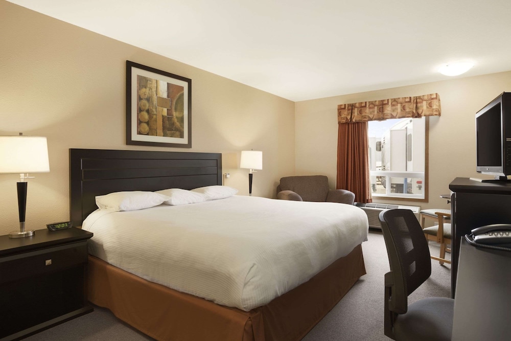 Standard Room, 1 King Bed - Photo 1