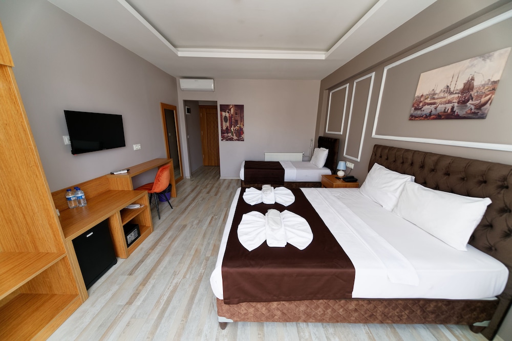 Deluxe Triple Room photo 3