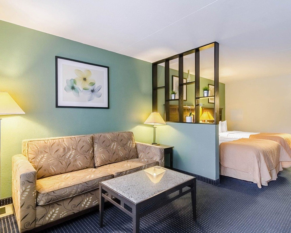 Signature Suite, Multiple Beds, Non Smoking photo 2