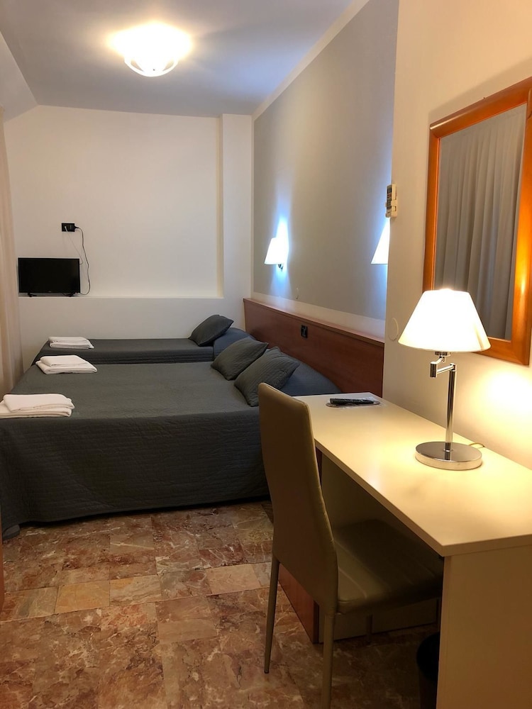 Basic Triple Room photo 1