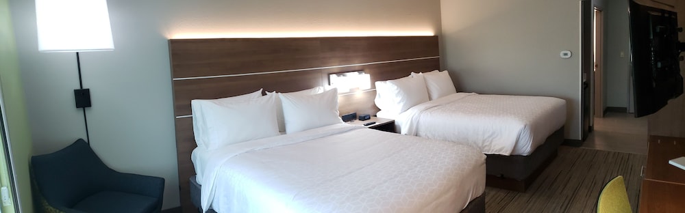 Standard Room, 2 Queen Beds - Photo 3