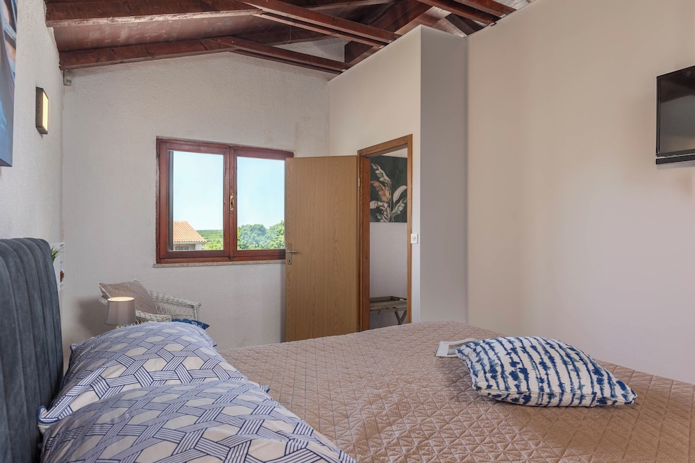 Family Apartment, 1 Bedroom (Holiday Home Sladonja - Apartment 01)