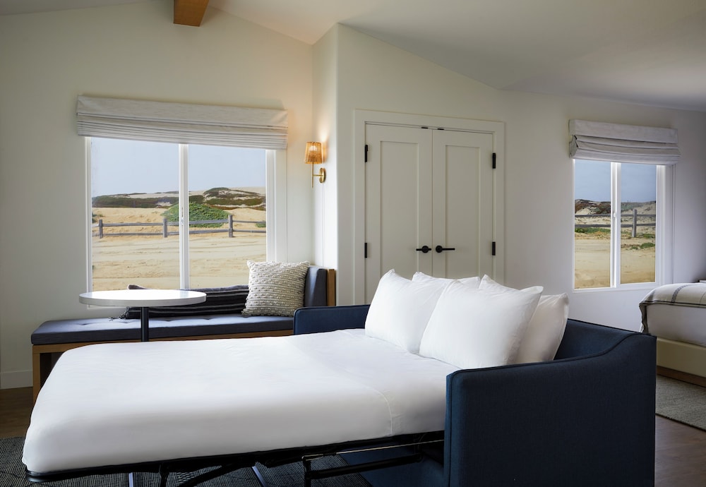 Junior Suite, 1 King Bed with Sofa Bed, Coastal View - Photo 4