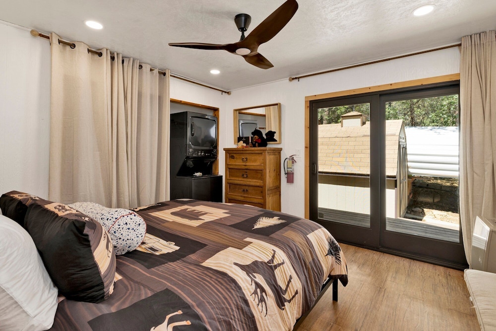 Cabin, 1 King Bed, Pool Access, Mountain View (2553)
