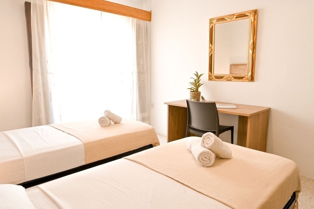 Comfort Room, Balcony