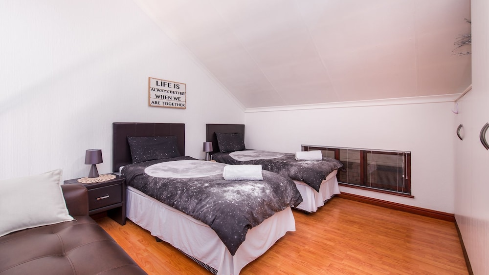 128 Savannah photo 3