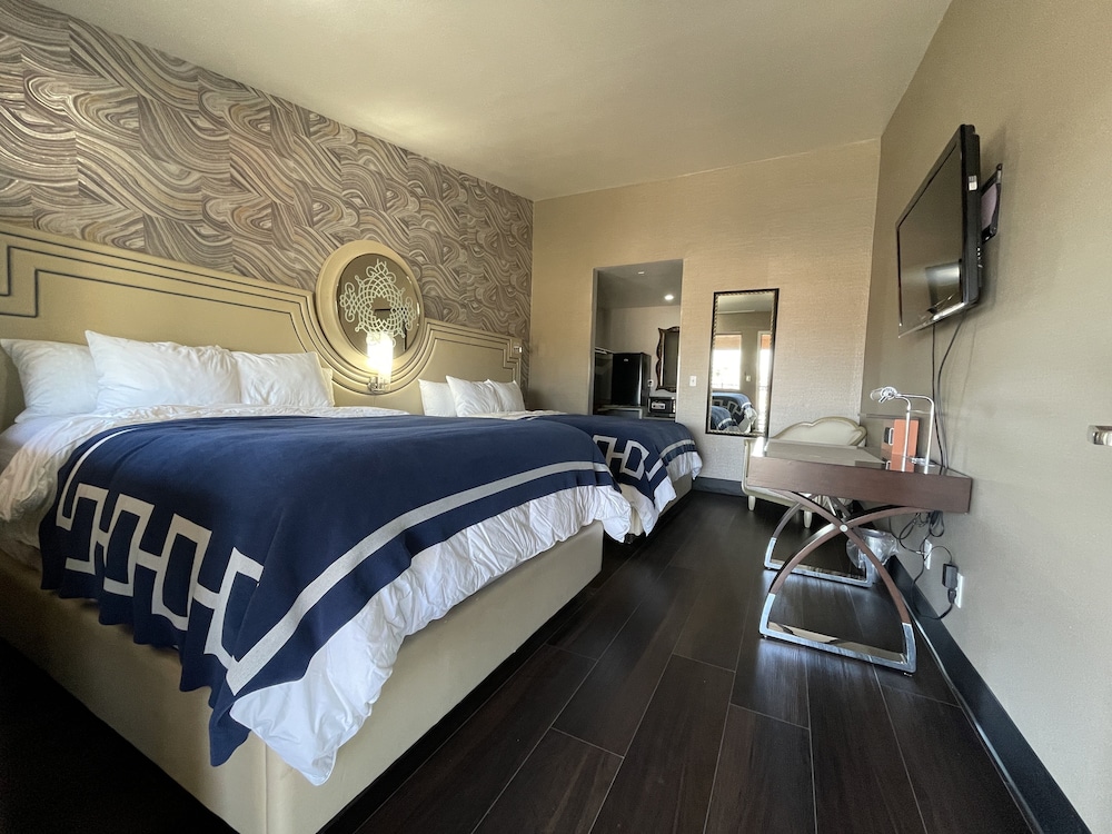 Standard Room, 2 Queen Beds, Smoking