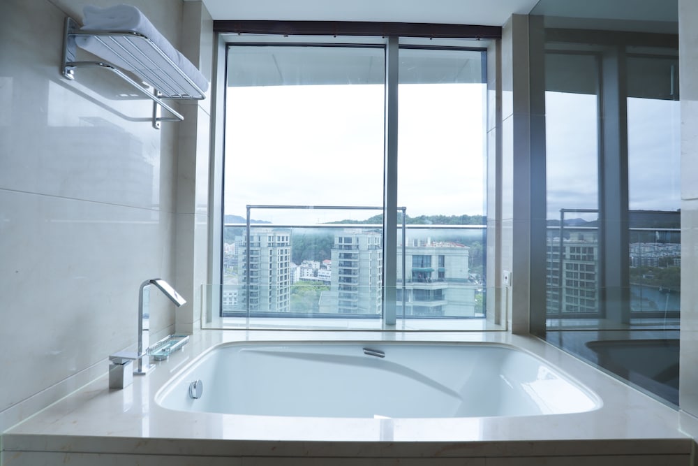Room, 2 Twin Beds, Garden View - Photo 4