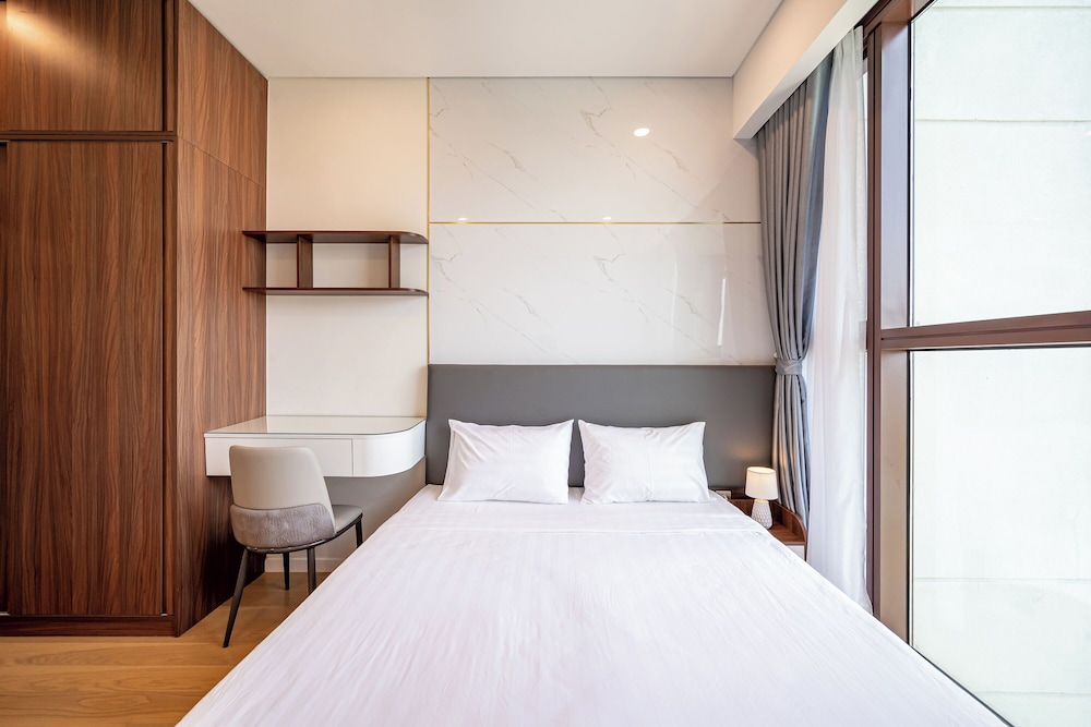 Basic Studio Suite, Balcony, City View