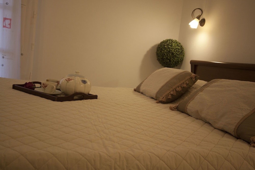 Classic Triple Room, Garden View photo 3