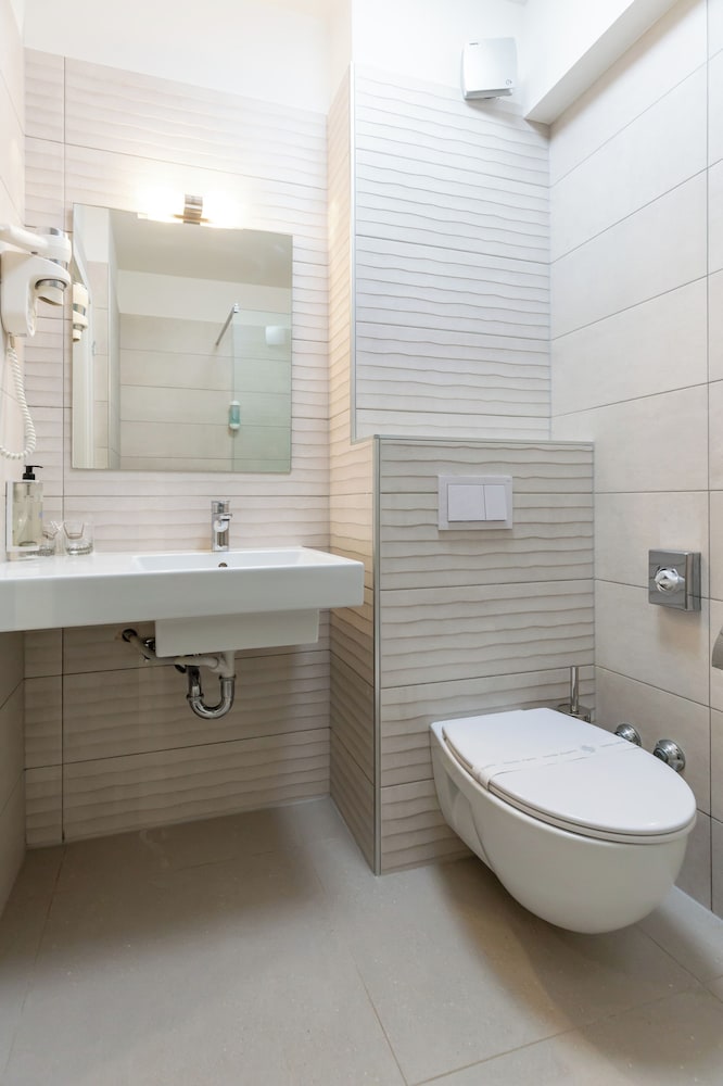 Double Room - Photo 5