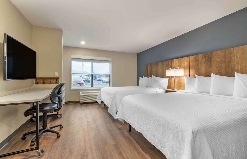 Standard Studio, 2 Queen Beds, Non Smoking, Refrigerator & Microwave - Photo 2