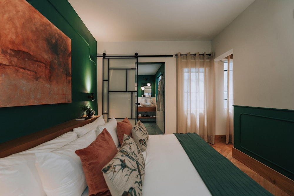 SUITE photo 3