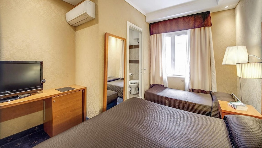 Economy Quadruple Room photo 3
