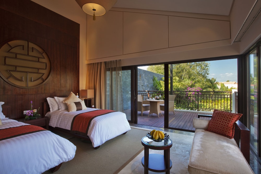 Luhuitou Two Bedroom Pool Villa - Photo 1