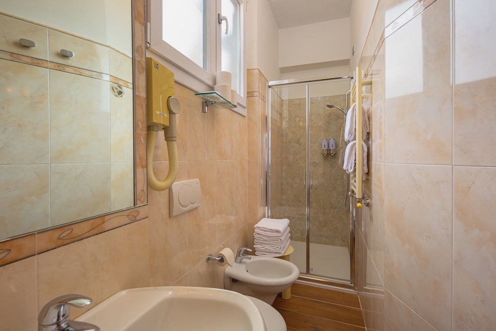 Comfort Double Room thumbnail 6