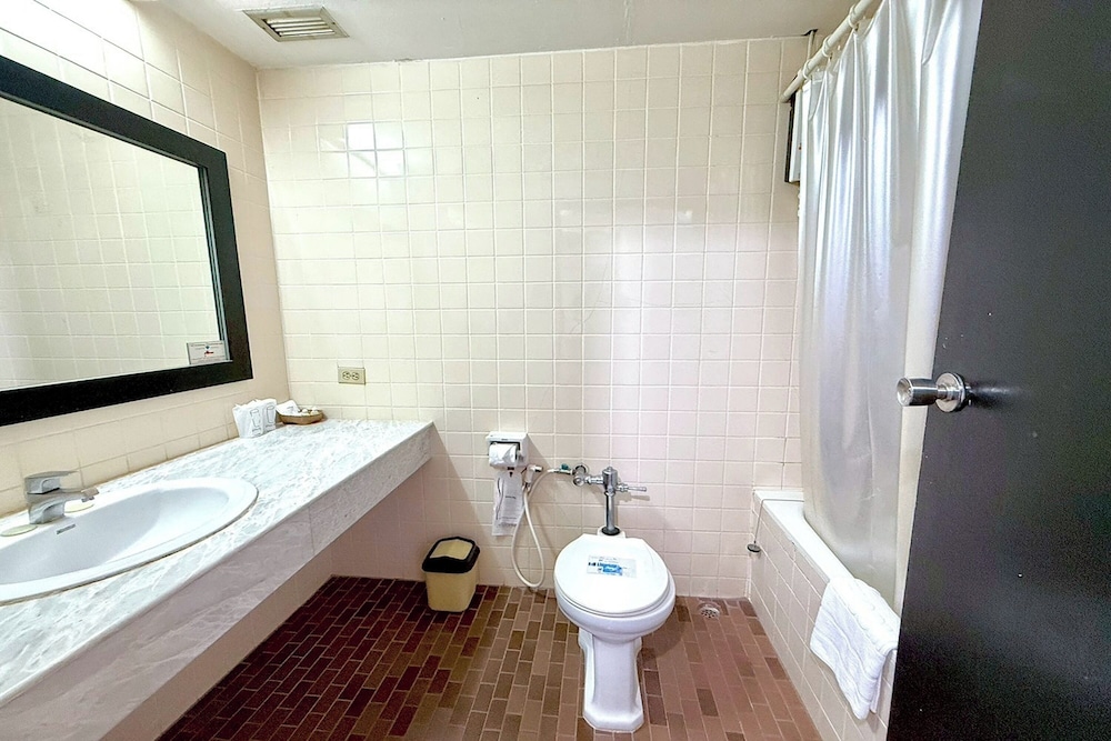 Standard Twin Room - Photo 9