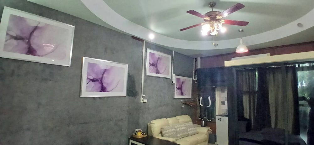 Family Studio Suite, Hill View