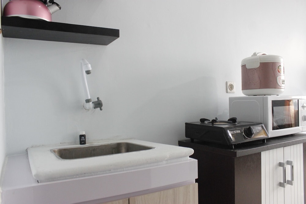 Room - Photo 8