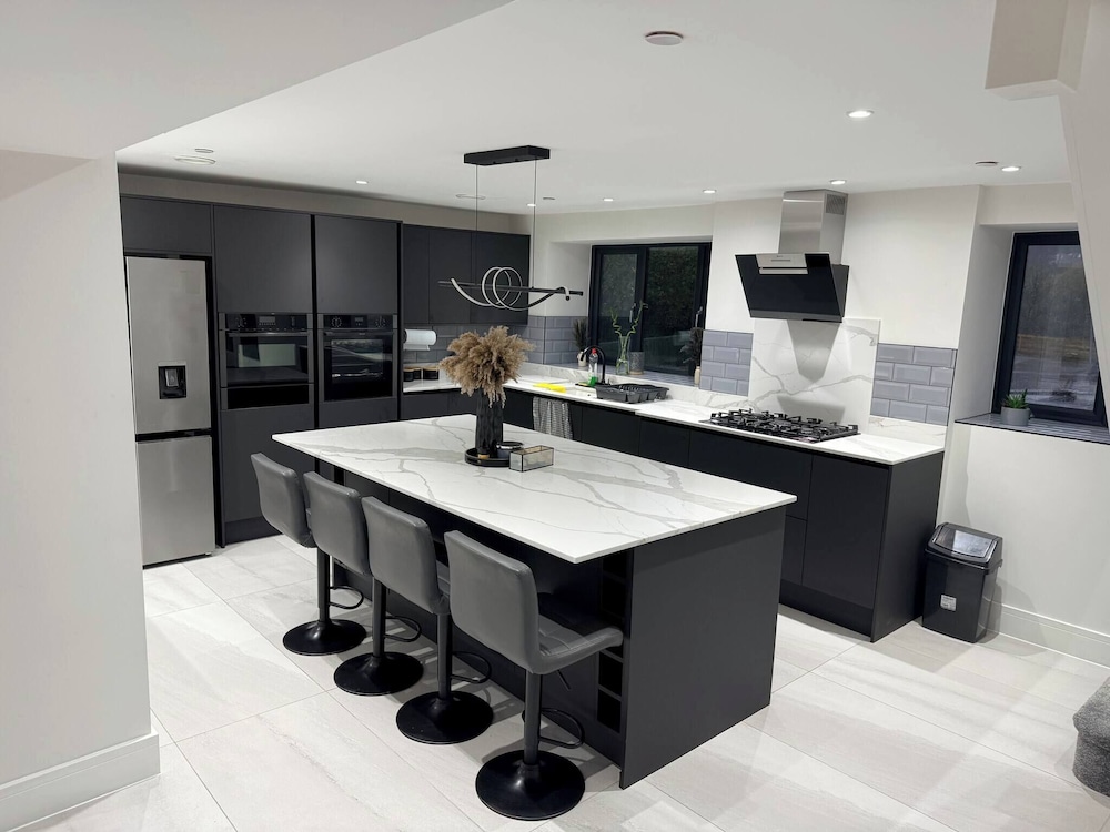 Luxury Home 5 Bedroom 3 Bathroom Games Room Parking, Foto 39