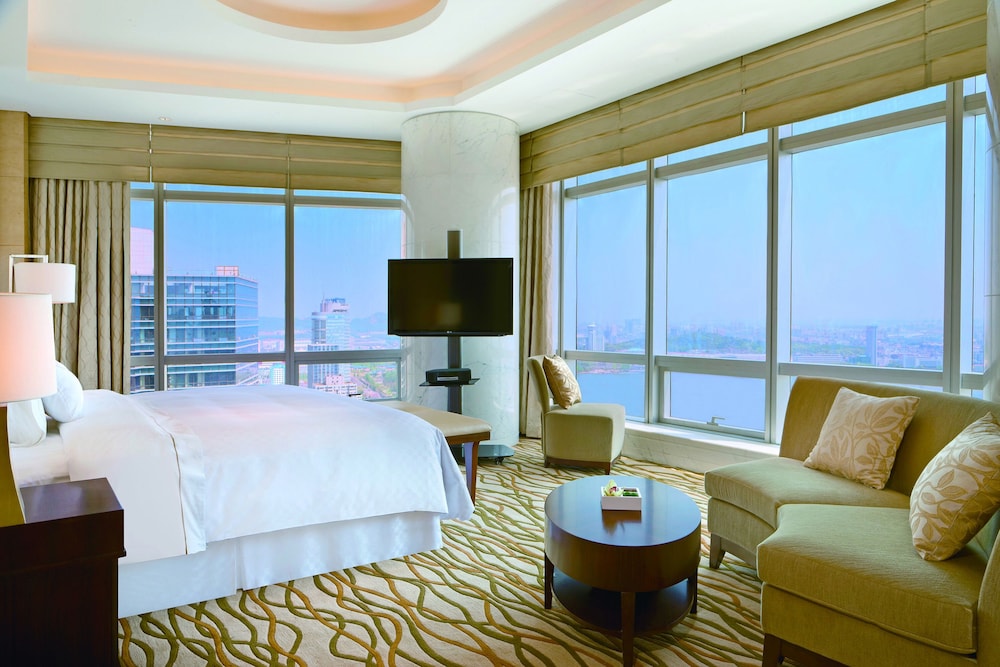 Suite, 1 Bedroom - Photo 3