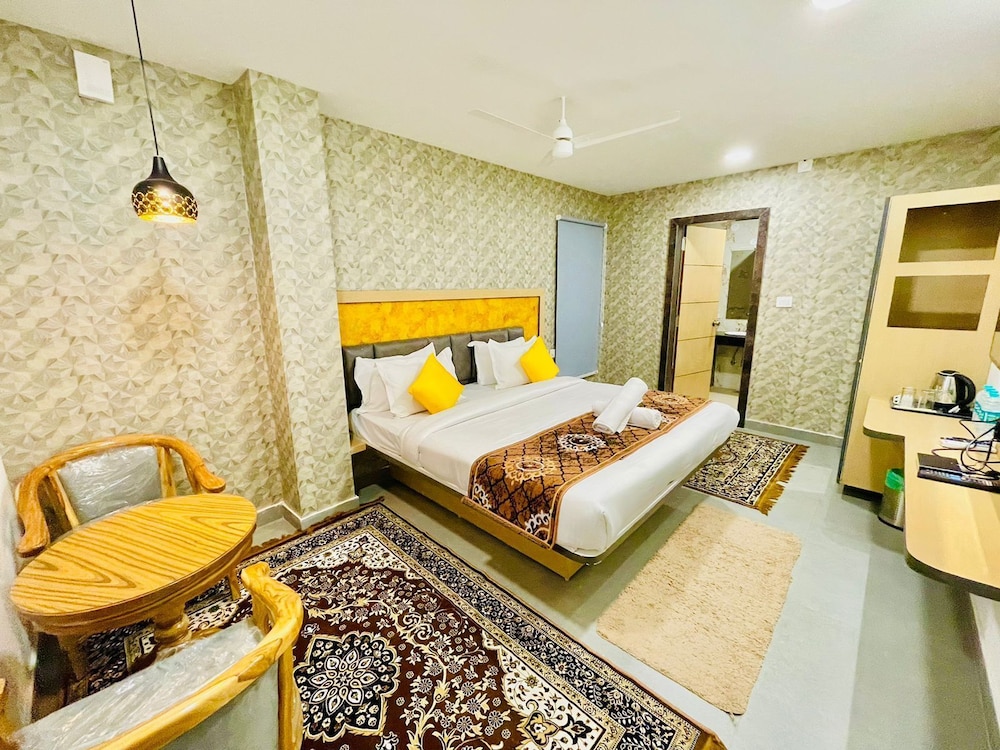 DELUXE ROOM - Photo 10