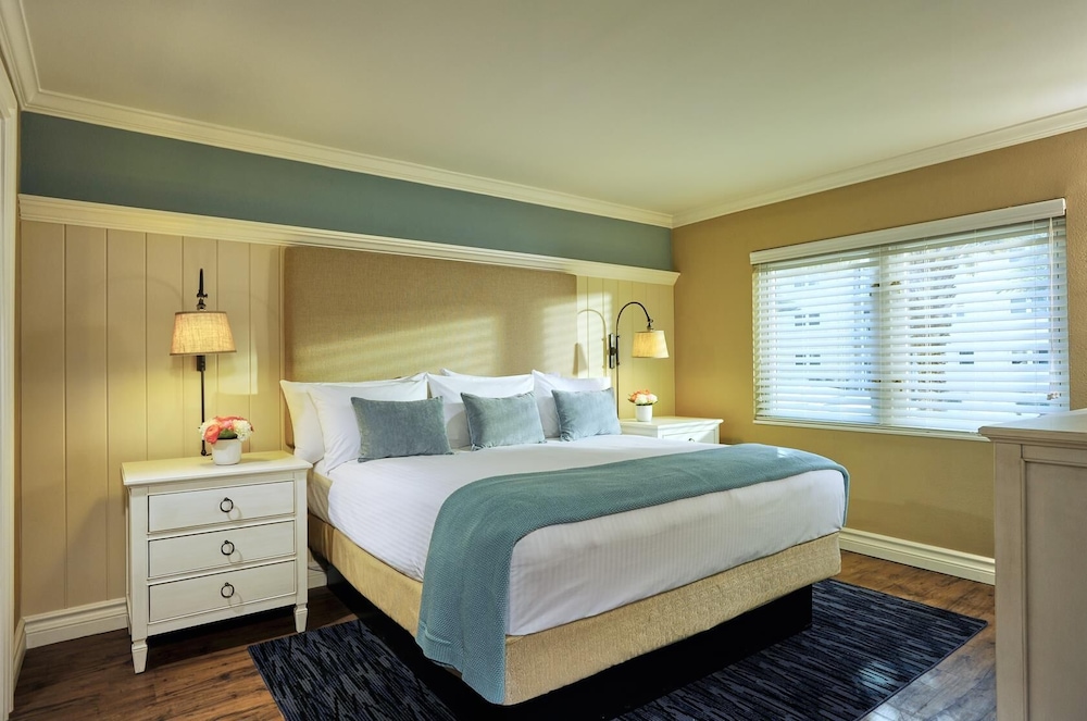 Lanai One Bedroom Suite with One King Bed (Non Smoking) photo 1