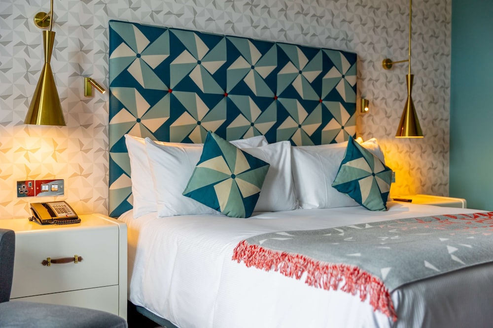 Executive Room, 1 King Bed, photo 7