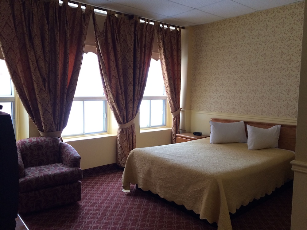 Classic Room, 1 King Bed photo 2