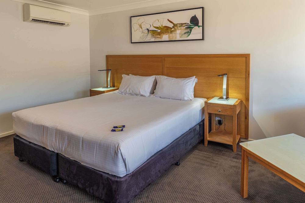 Executive Room, 1 King Bed, Microwave, Ground Floor photo 3