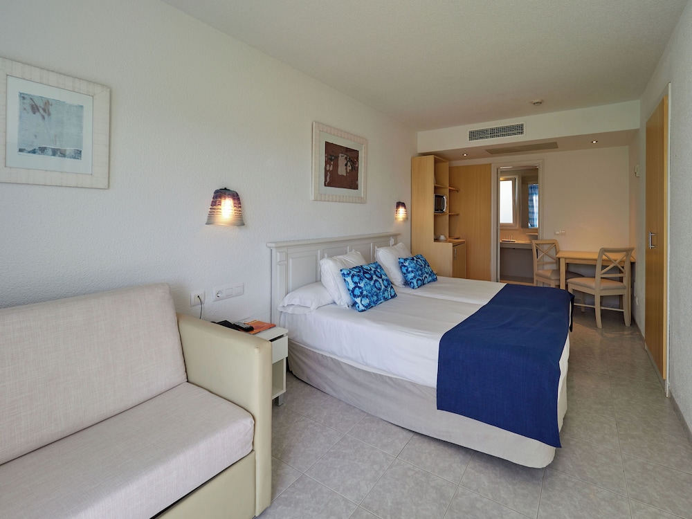 Standard Double Room Single Use photo 2