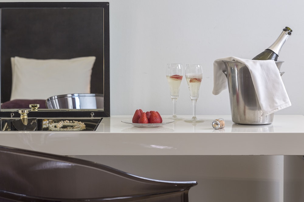 Executive Suite - Photo 7