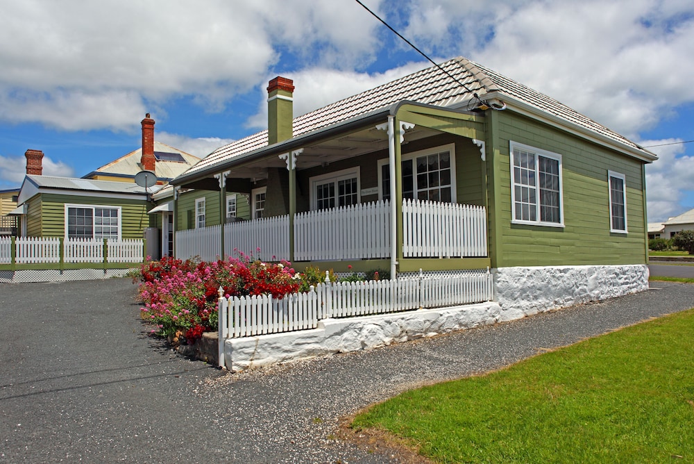 Abbey’S ‘The Green House’ photo 1